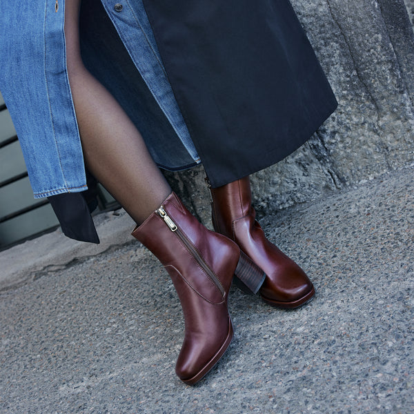 CHESTNUT LEATHER|lifestyle