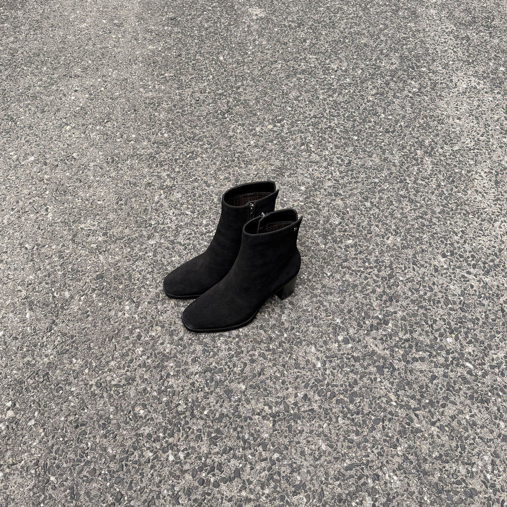 COLBYS BLACK SUEDE WATERPROOF BOOT