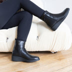 BLACK LEATHER|lifestyle